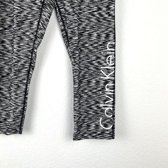 Calvin Klein Performance Black and White Cropped Dry Fit Leggings Size Medium - Picture 2 of 5